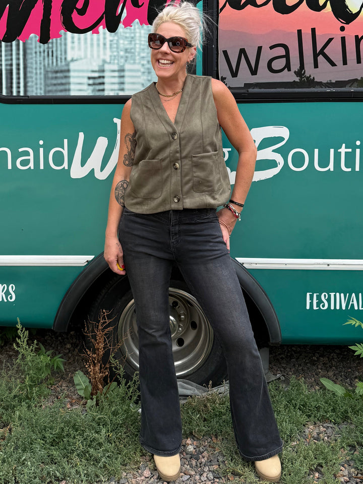 Jolie Vest in Olive