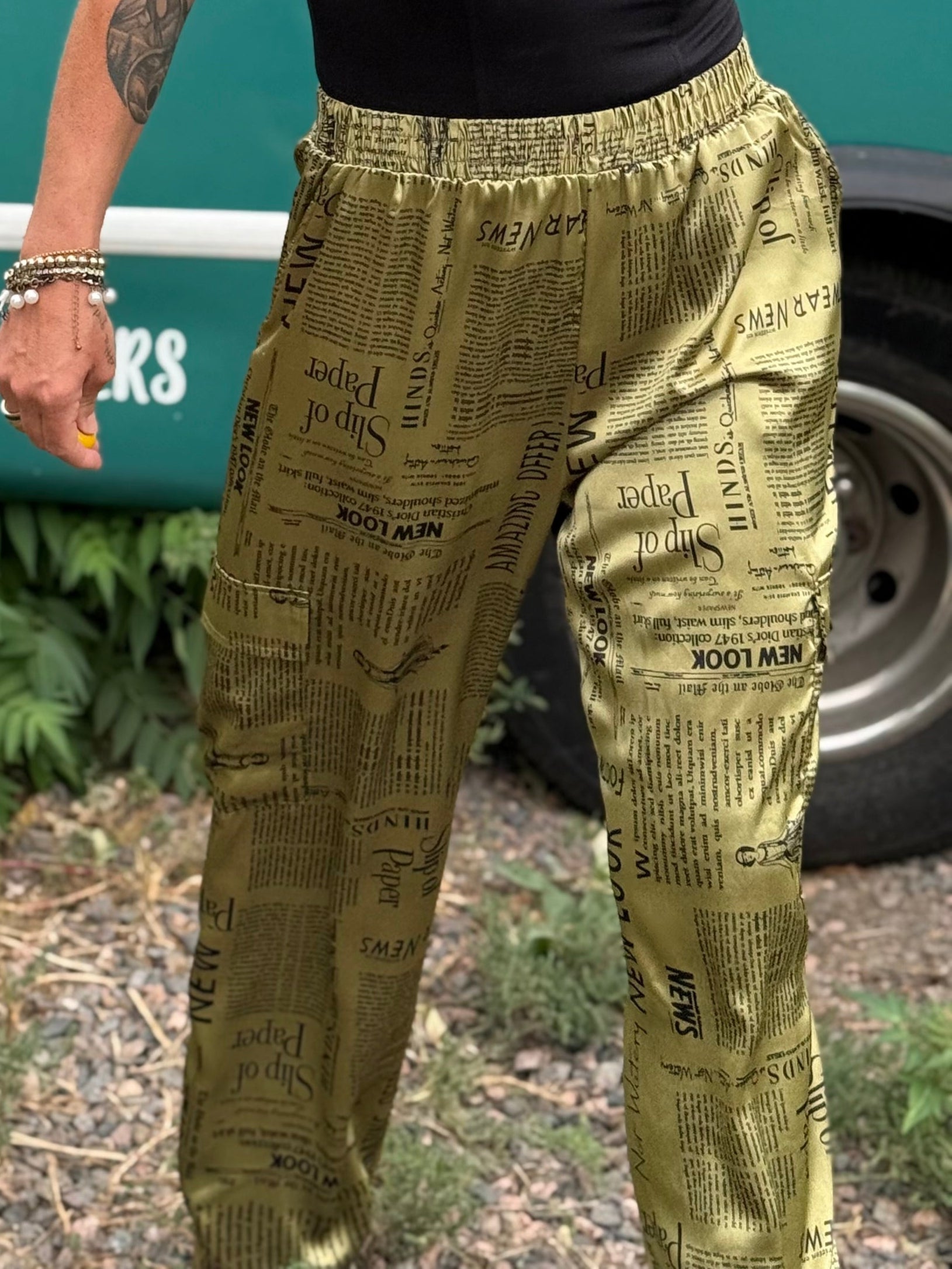Newspaper Cargo Pants in Olive