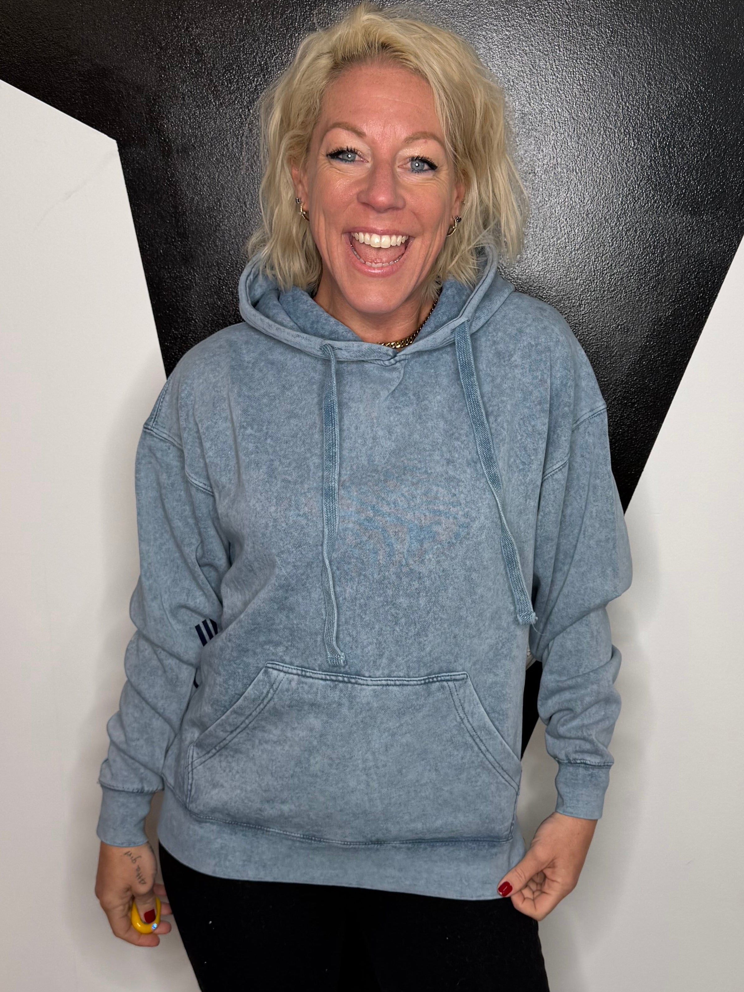 Chasing Angels CO Hoodie in Blue