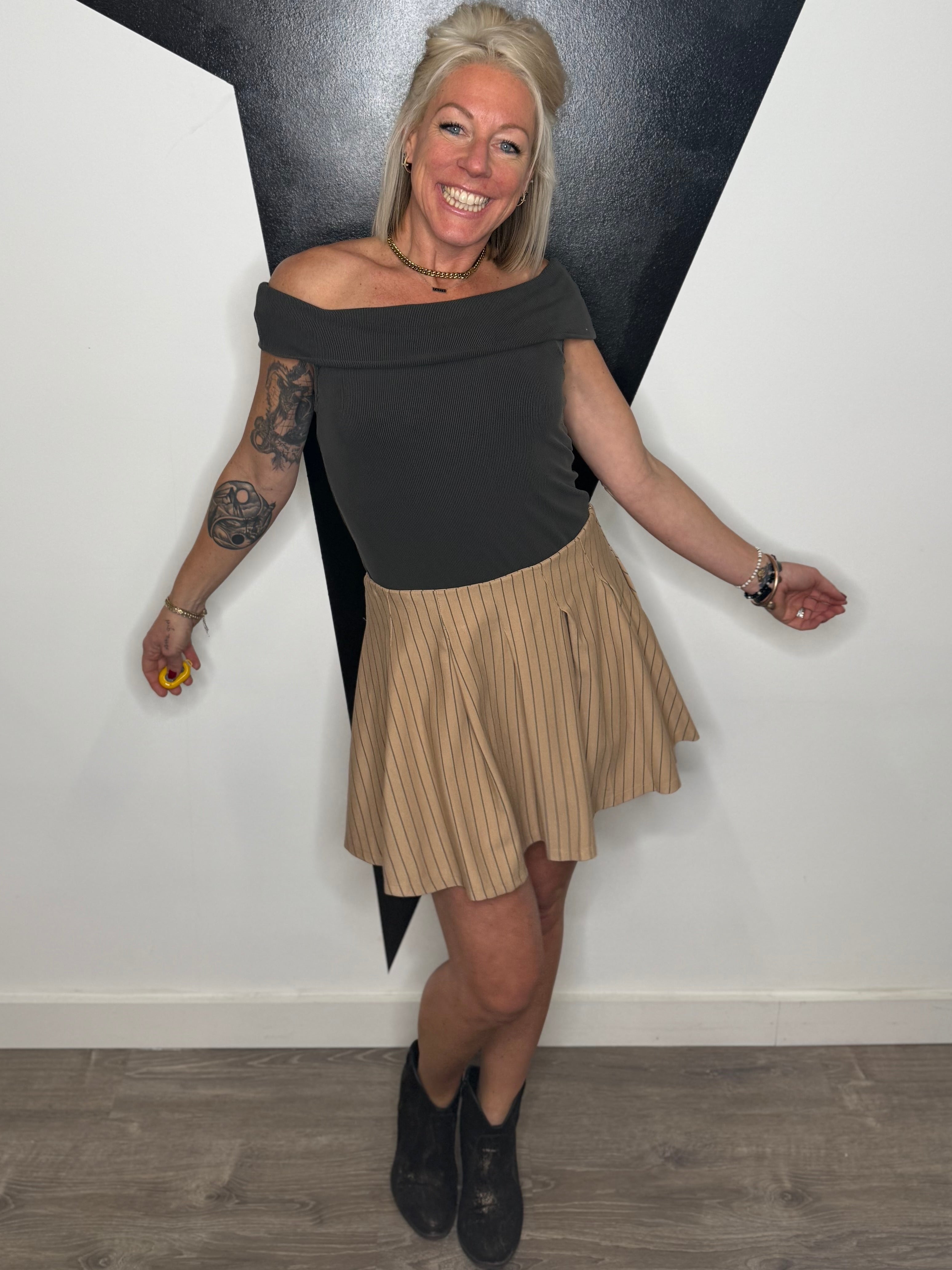 Woman posing against a black and white wall
